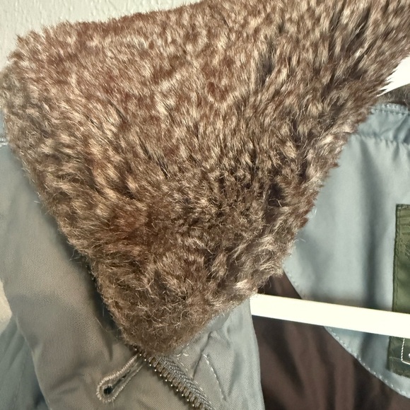 Eddie Bauer Sea Foam Gray Goose Down Quilted Puffer Jacket with Faux Fur Collar - Picture 5 of 8